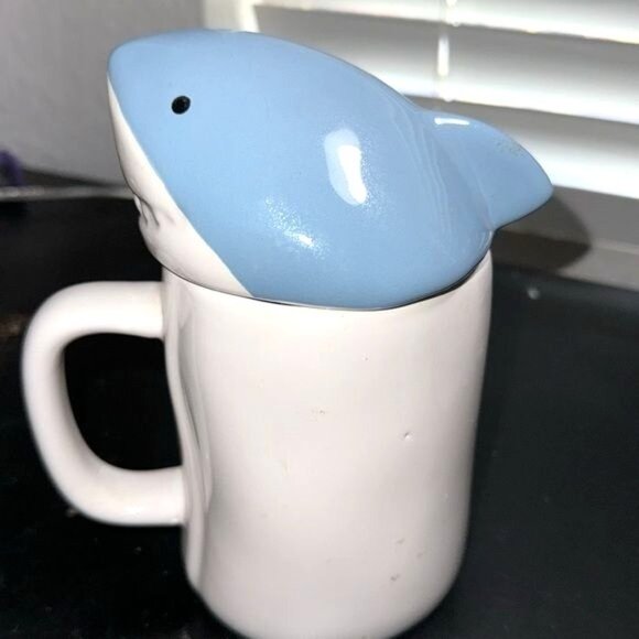 Rae Dunn Daddy Shark Mug With Shark Lid 4.5" X 3.5" Ceramic White & Blue - Picture 7 of 7